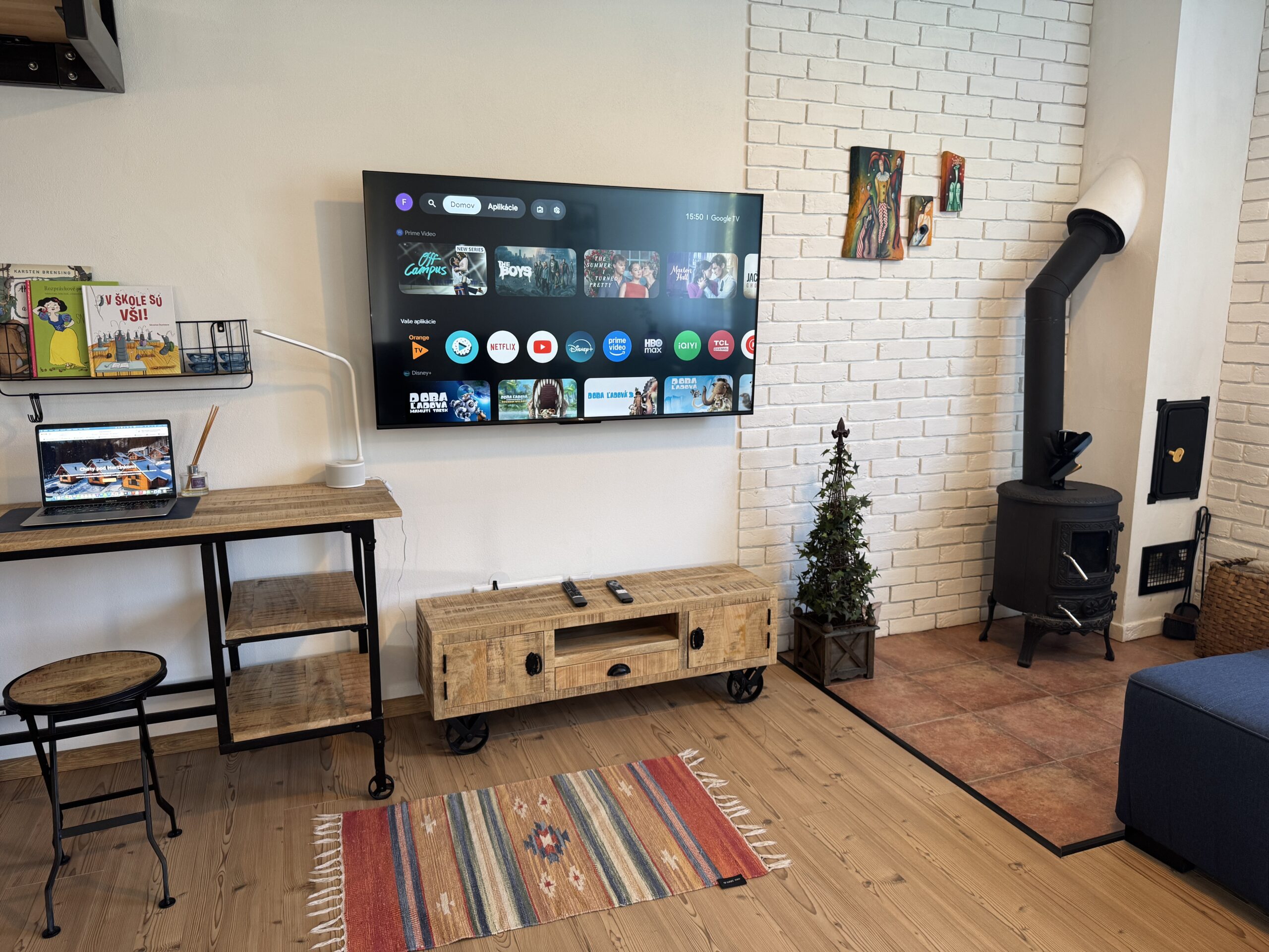 office, smart TV